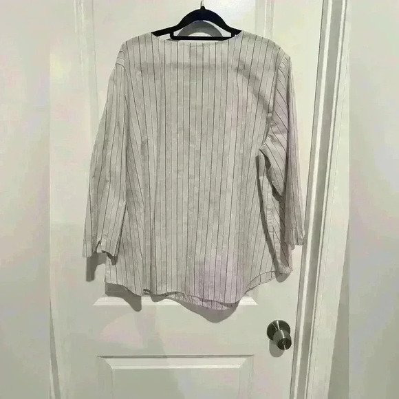 Size XXL/TTG Van Huesen Top. - Picture 3 of 3